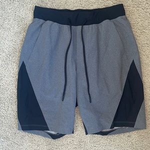 Lululemon 7” lined shorts - S